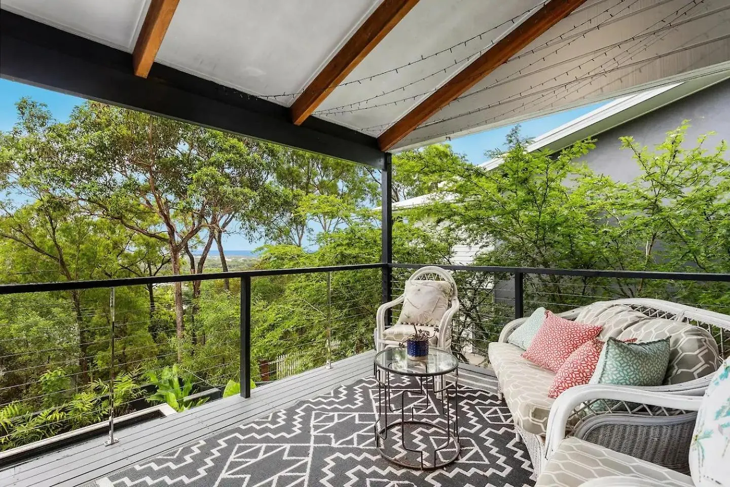 Hilltop Hideaway At Coolum Beach Feriehus